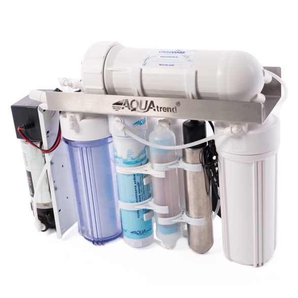 Systém reverzní osmózy pod kuchyňským dřezem